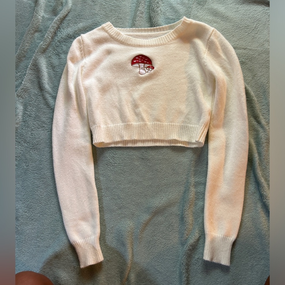 Shein White Cropped Sweater; Size: XS-S